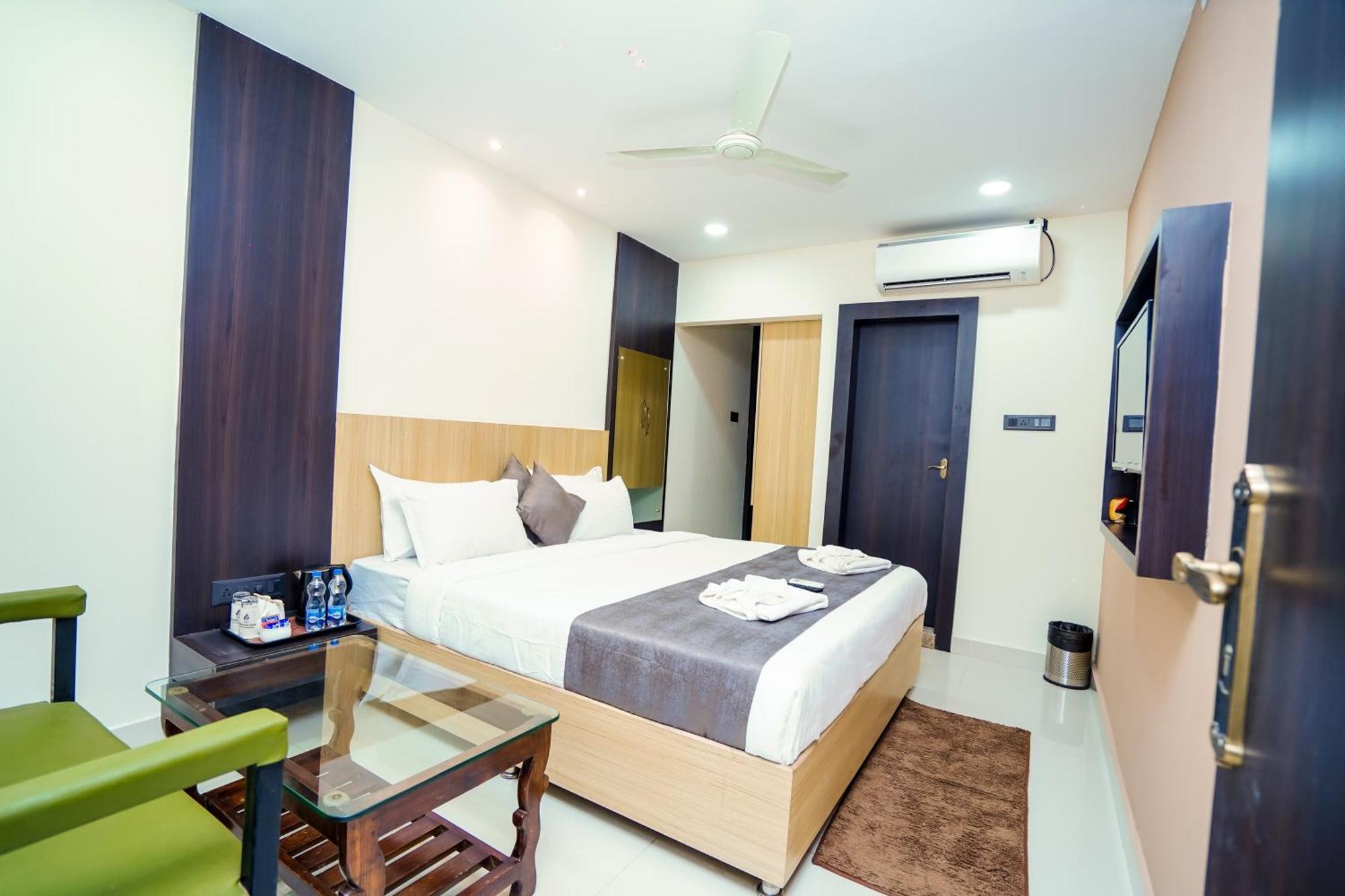 Hotel Middleton Nxt Bhubaneswar Buitenkant foto