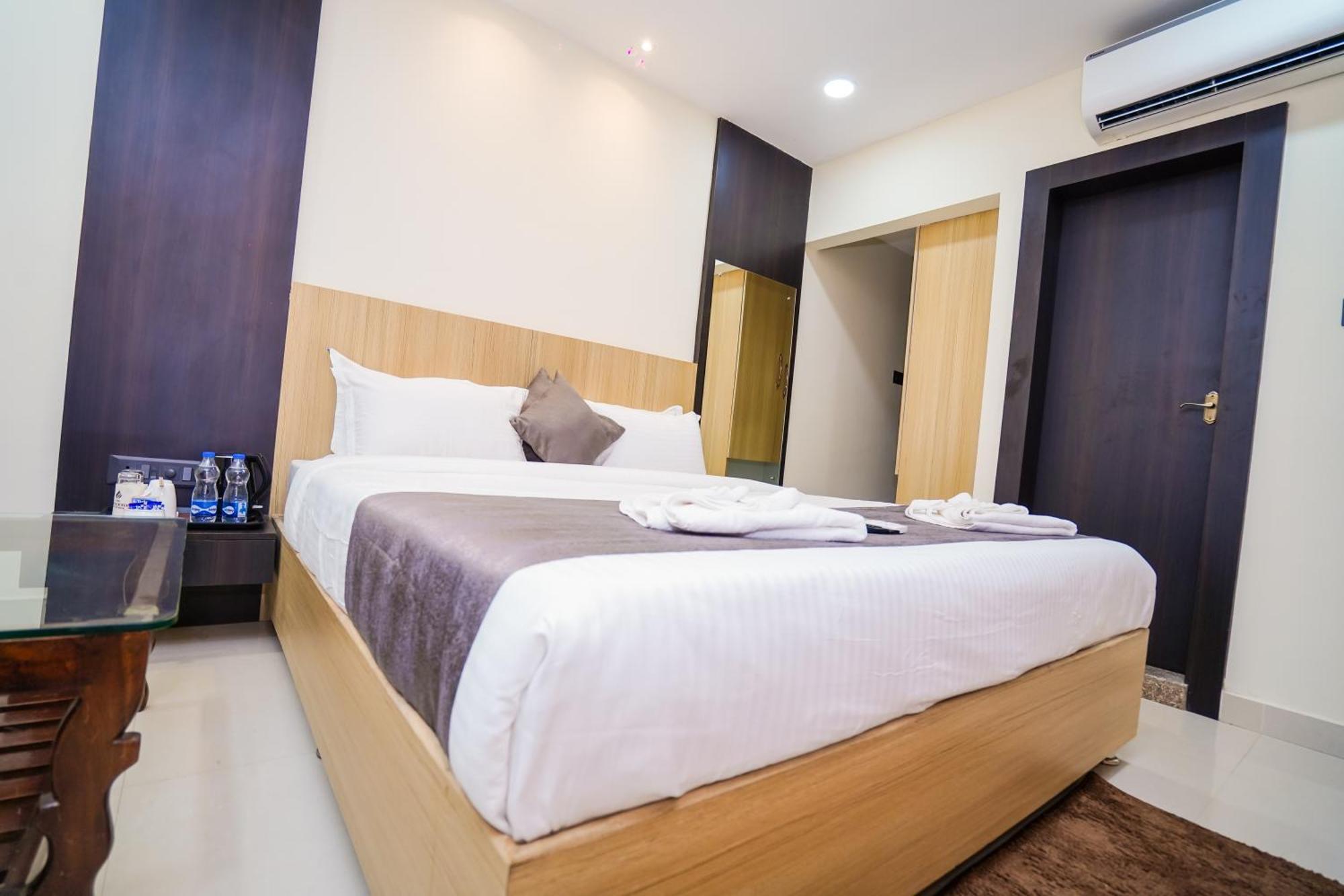 Hotel Middleton Nxt Bhubaneswar Buitenkant foto